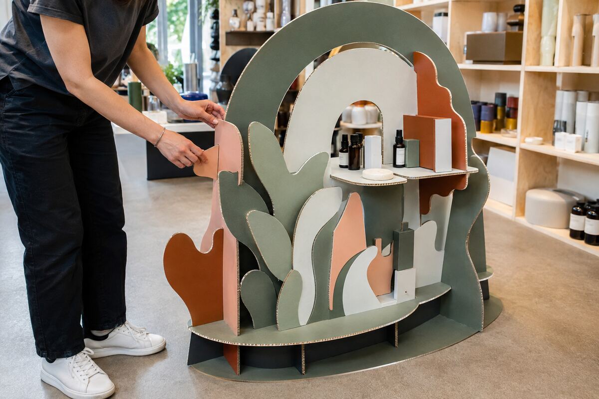 PLV 3D en carton sur mesure, silhouette et totem volume publicitaire imprimés par KOOPRINTA